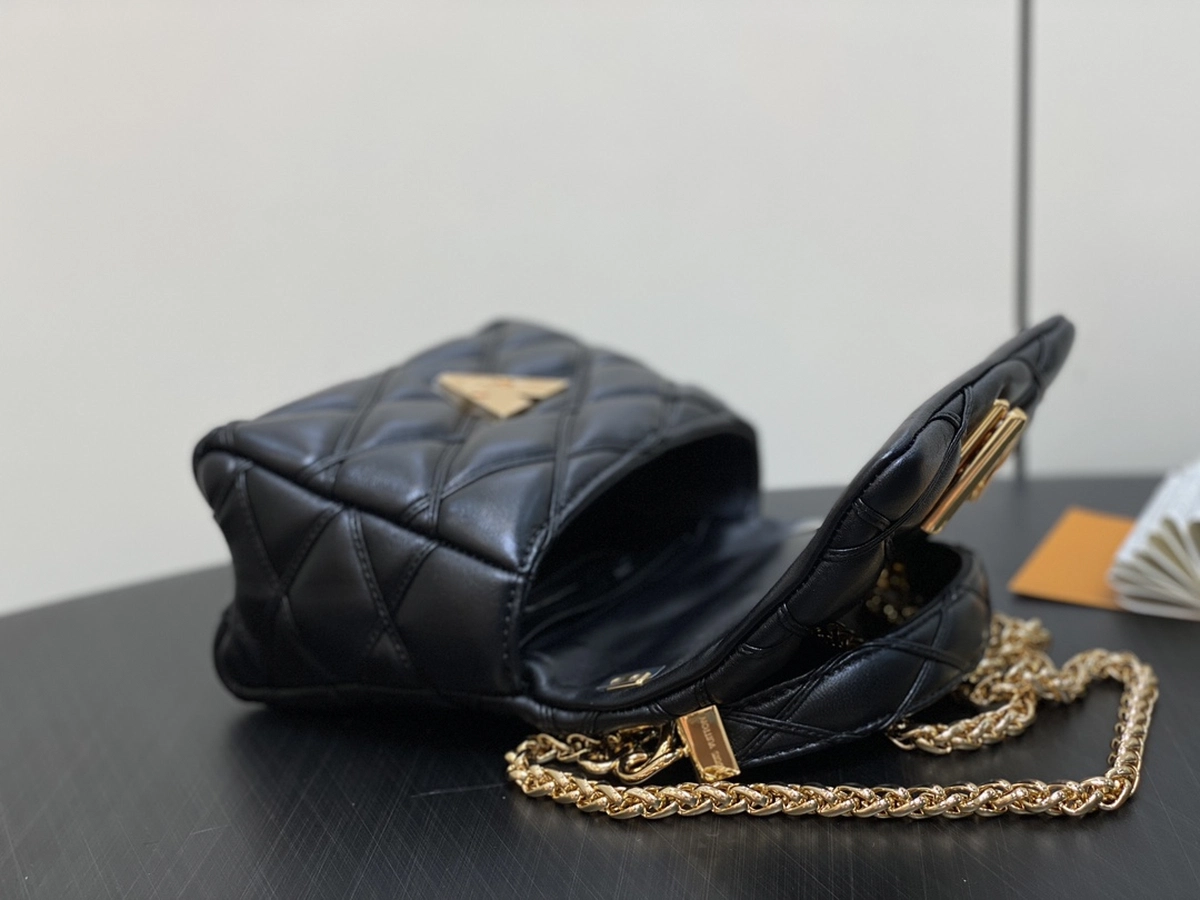 LV 2024 秋冬時裝秀系列GO-14 PM Malletage 斜挎鏈條包 手袋-M12004 19 LV M12004 3