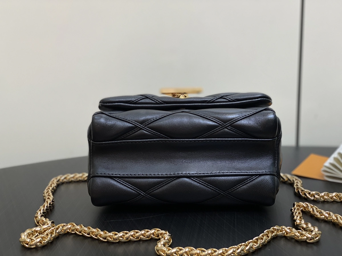 LV 2024 秋冬時裝秀系列GO-14 PM Malletage 斜挎鏈條包 手袋-M12004 14 LV M12004 8