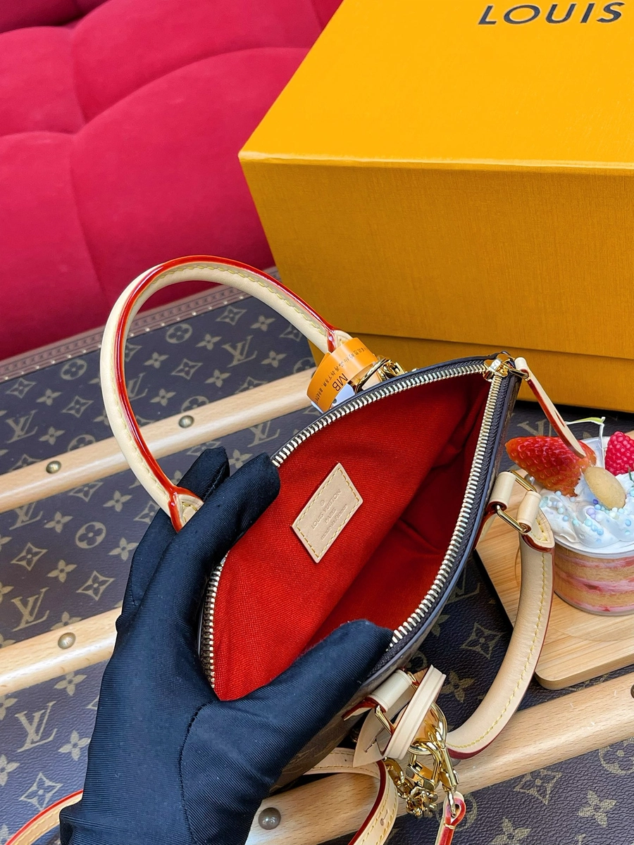 LV 2024 秋冬時裝秀系列Lockit BB Monogram 鏈條包手袋-M12019 15 LV M12019 11