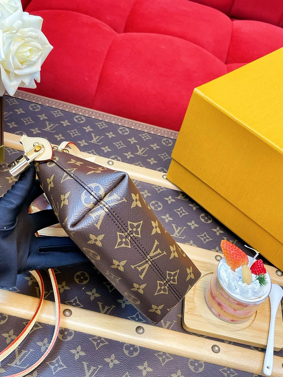 LV 2024 秋冬時裝秀系列Lockit BB Monogram 鏈條包手袋-M12019 11 LV M12019 15