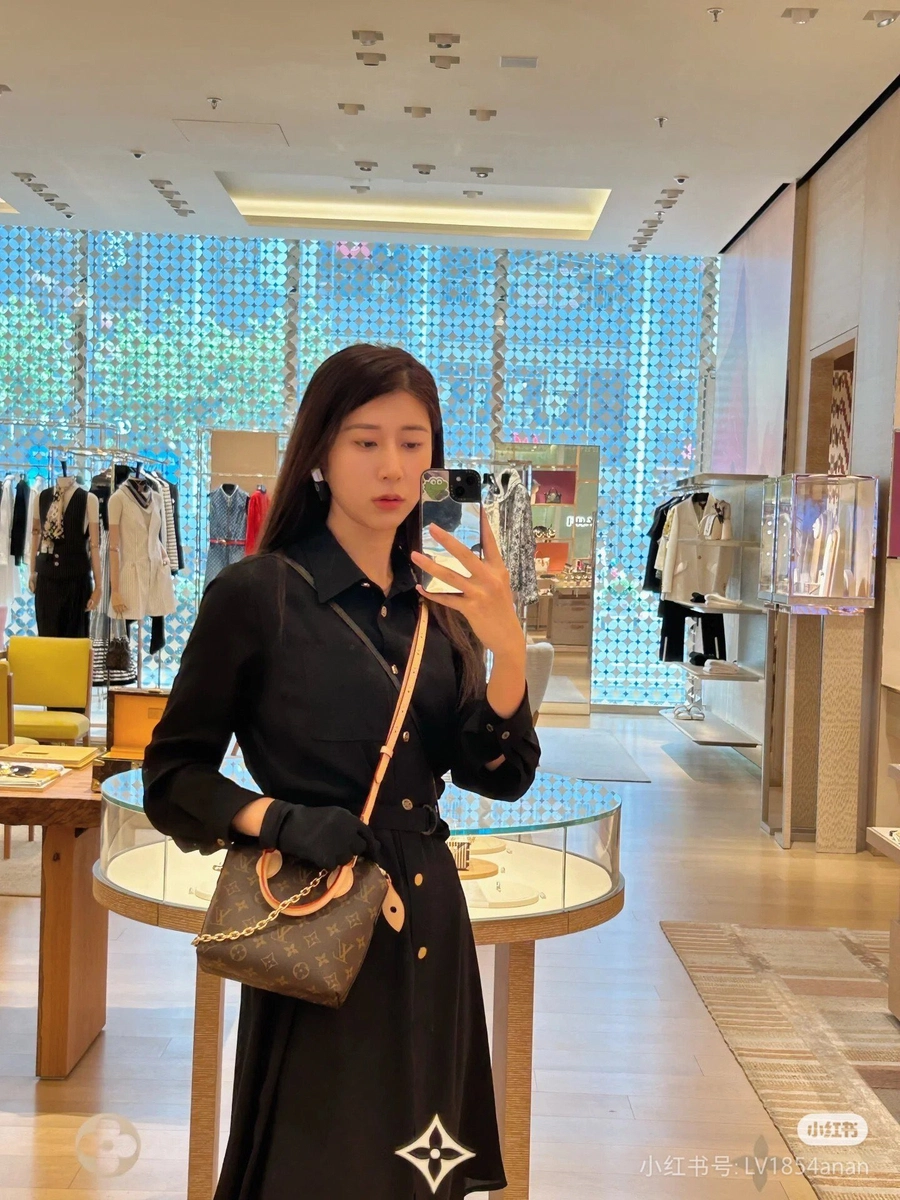 LV 2024 秋冬時裝秀系列Lockit BB Monogram 鏈條包手袋-M12019 4 LV M12019 23
