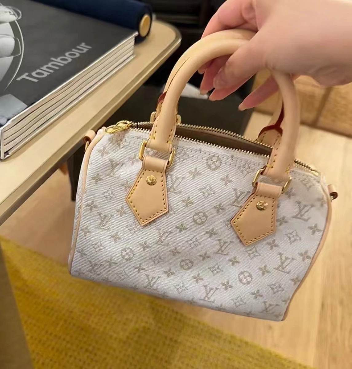 LV M12747 3