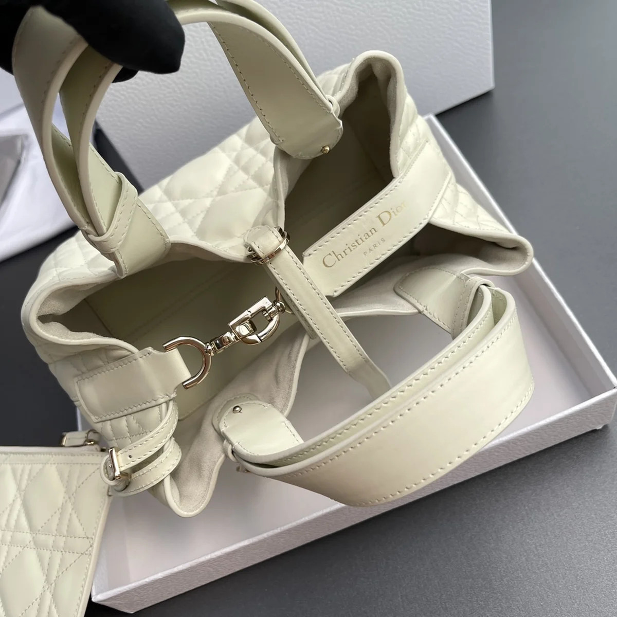 Dior Toujours 白色托特手袋PM-M2822 6 AnPmSpq 5whrqQw8UpZ7