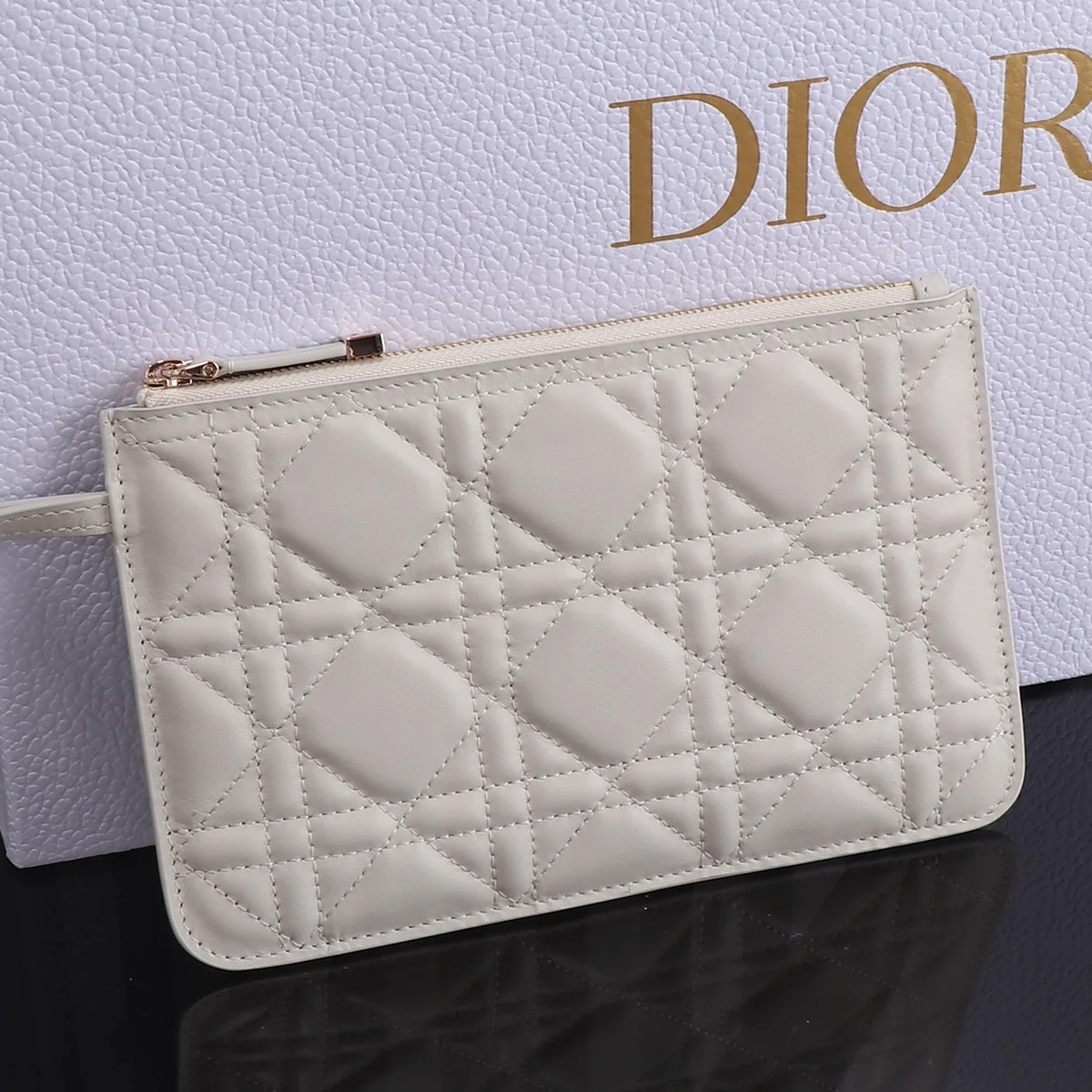 Dior Toujours 奶白色 小牛皮肩背袋MM-M2821 8 D3cbLYN8ceEIaARgAfbW