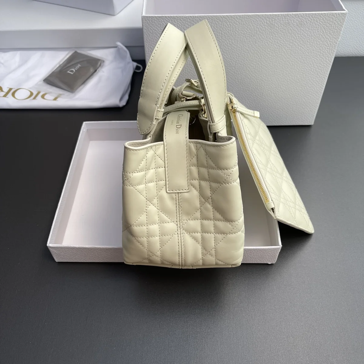 Dior Toujours 白色托特手袋PM-M2822 5