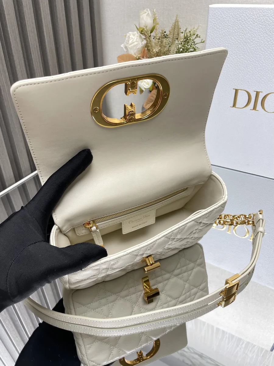 Dior Caro 象牙 小牛皮斜孭袋PM-M9241 10