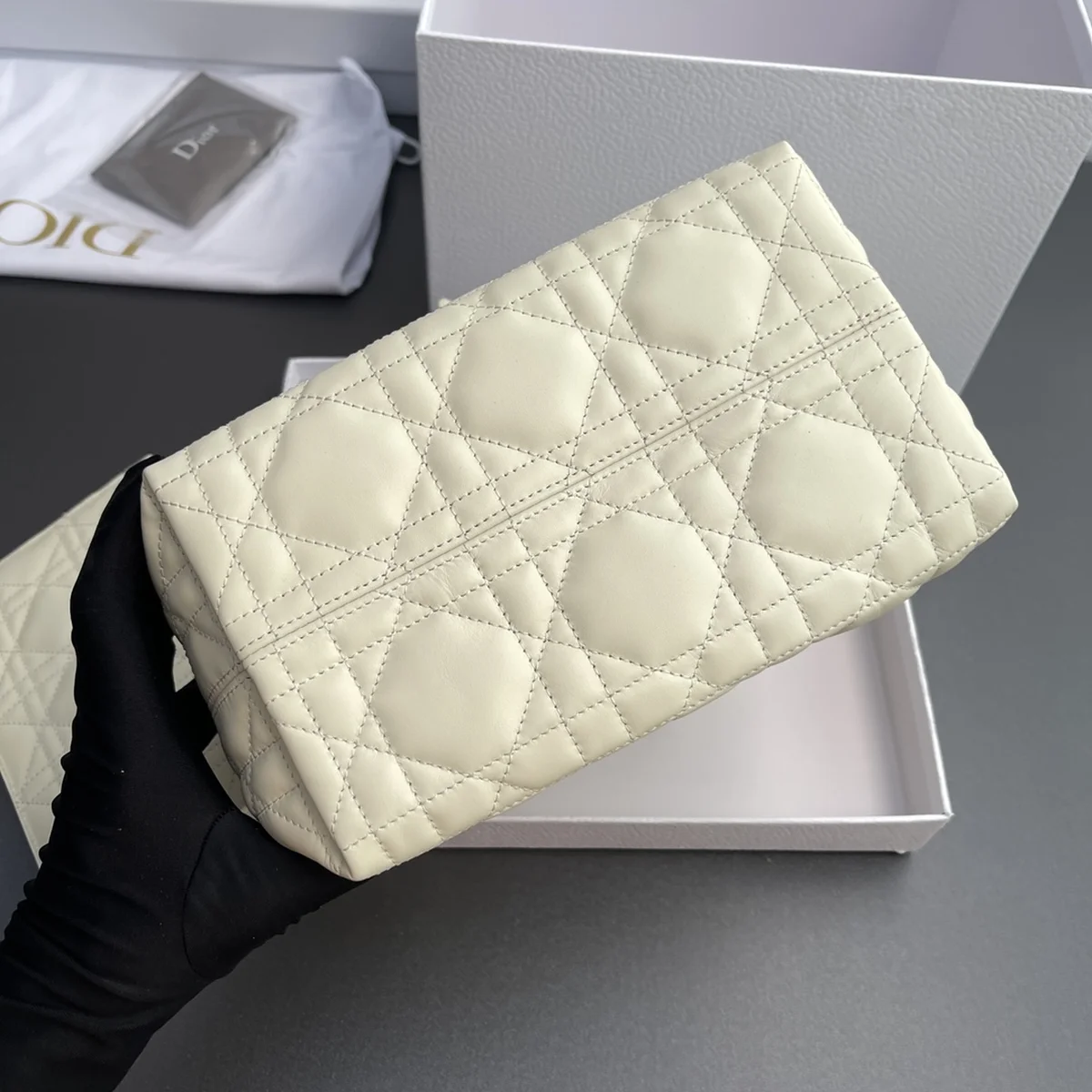 Dior Toujours 白色托特手袋PM-M2822 8
