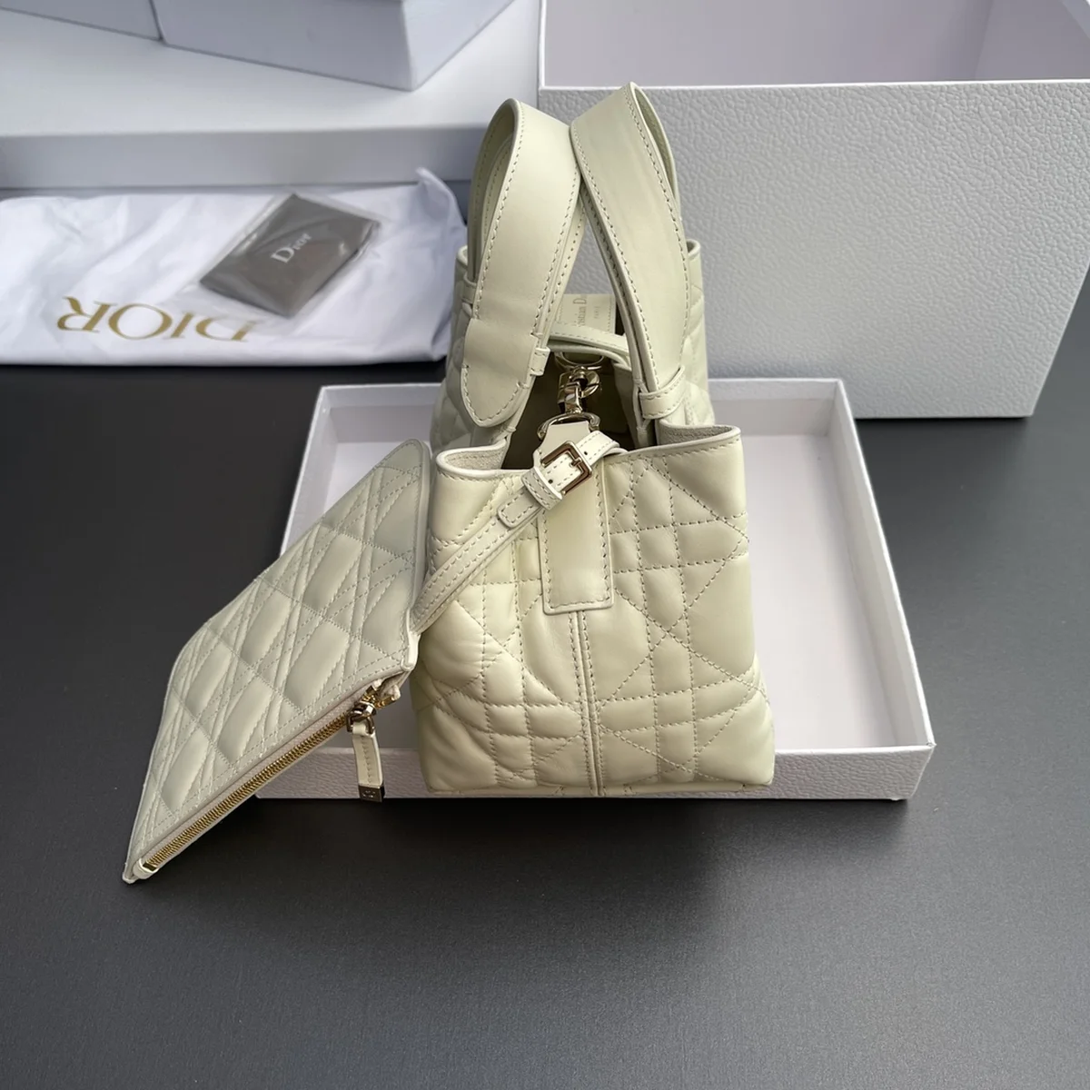 Dior Toujours 白色托特手袋PM-M2822 3 hGRRyJhLNNuTW5