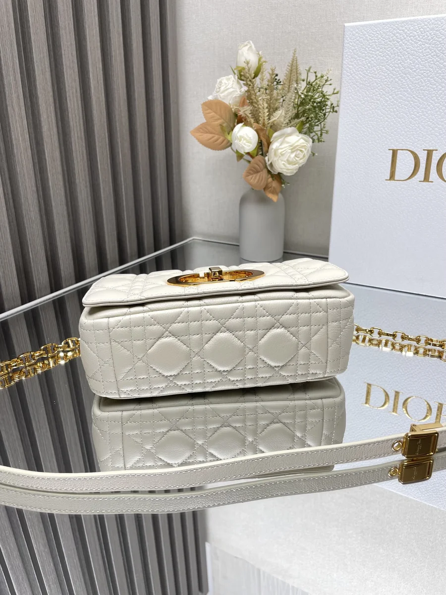 Dior Caro 象牙 小牛皮斜孭袋PM-M9241 7 nuC9nzmML3kzve9GAbvs