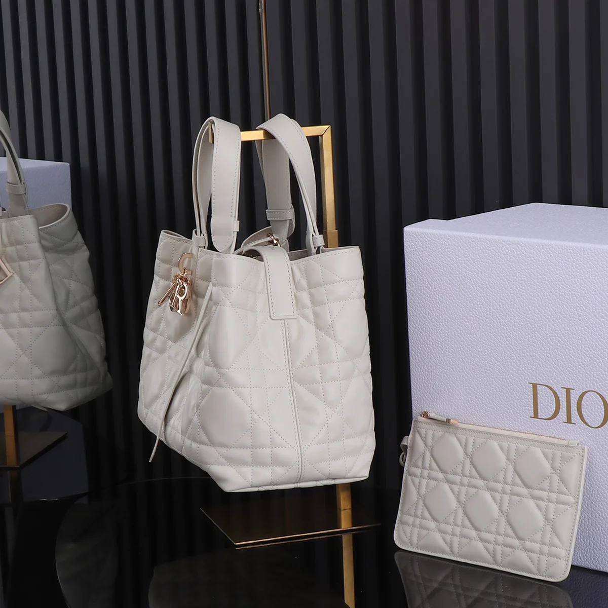 Dior Toujours 奶白色 小牛皮肩背袋MM-M2821 3 rO0PUrvv7Gu pDrZXsaI