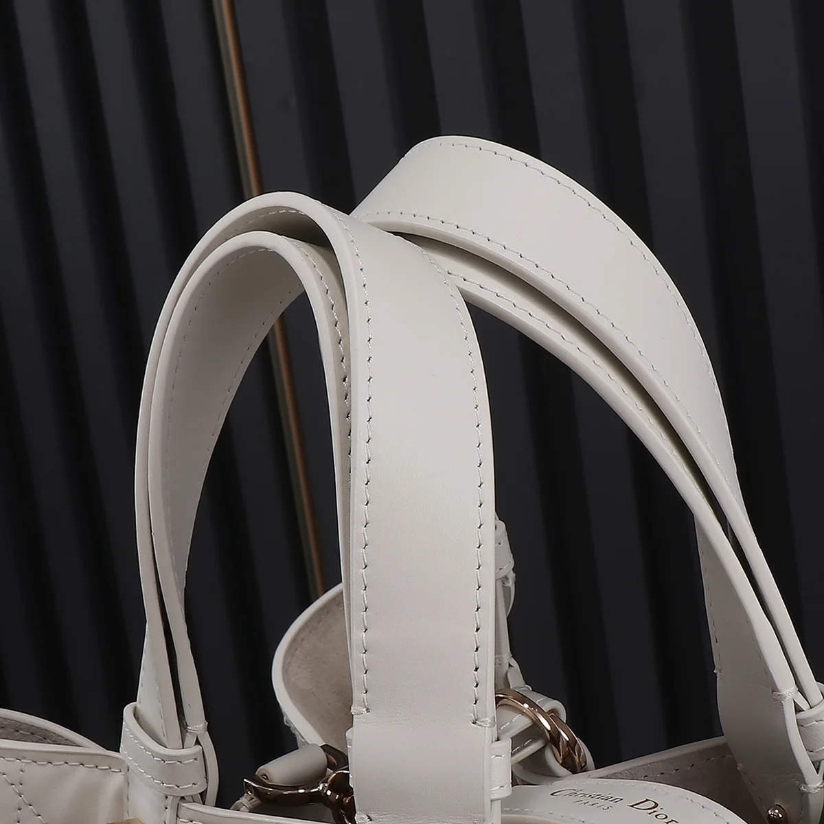 Dior Toujours 奶白色 小牛皮肩背袋MM-M2821 6 z7dXT1FGbHZKCgvZaZo6